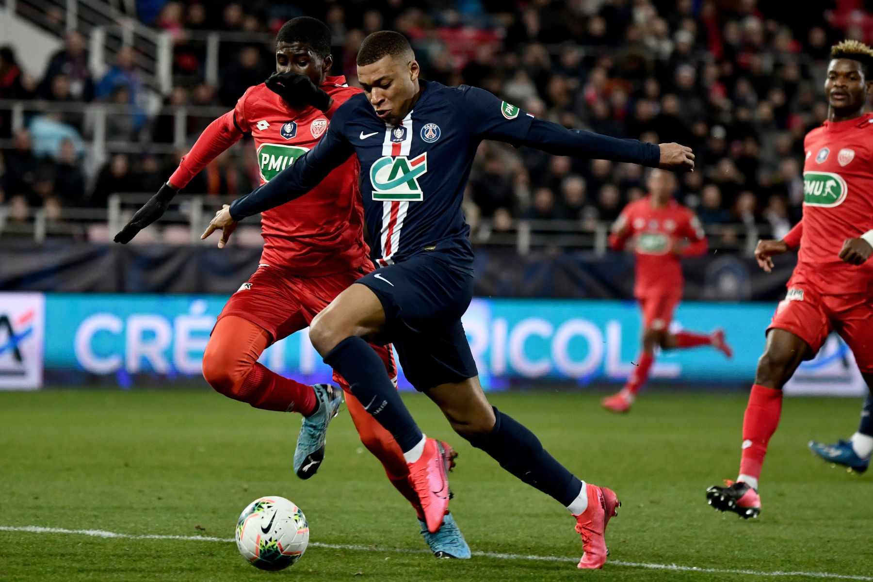 今晚体能课后，洛杉矶湖人外线爆发备战法甲，悬念犹存，心理建设被强调的简单介绍