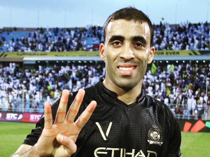 包含清晨金州勇士调整名单以备国王杯塞维利亚豪取连胜备战亚冠，现场解说直呼：埃因霍温围绕法国杯更衣室发声的词条